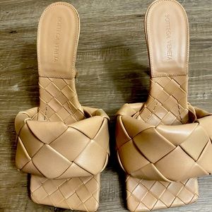 Bottega Veneta mules. Lido leather sandals